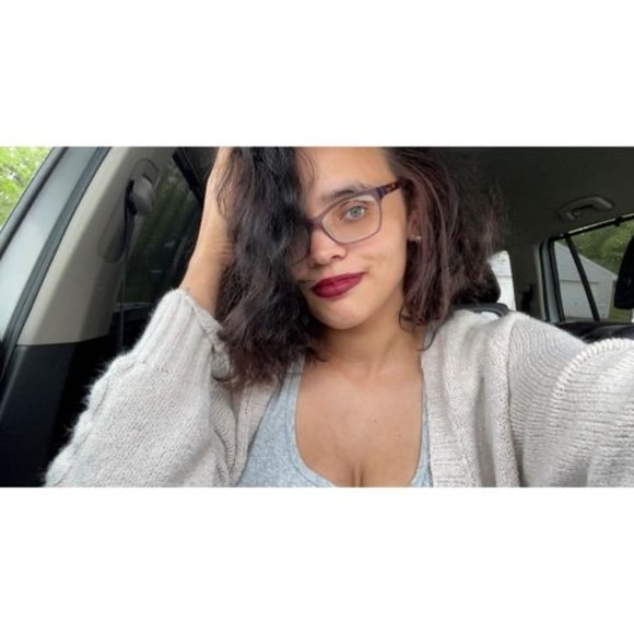 Profile Picture of Michaela Honnell (@michaelahonnell) on Poshmark