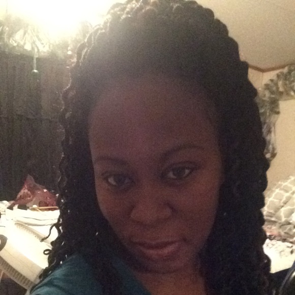 Profile Picture of Shaquanda Miller (@shaquandalyn22) on Poshmark