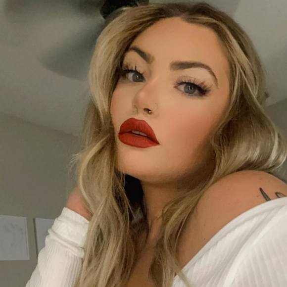 Profile Picture of Amanda Cacioppo (@amandacacxo) on Poshmark