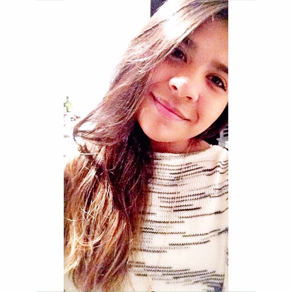 Profile Picture of Larissa Fernandes (@fernandes_lari) on Poshmark