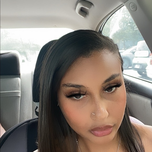 Profile Picture of Bellaaniicole@yahoo.com Sharpe (@gg988461) on Poshmark
