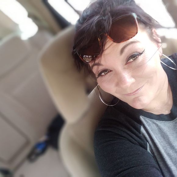 Profile Picture of Daniell Nace (@daniellnace076) on Poshmark