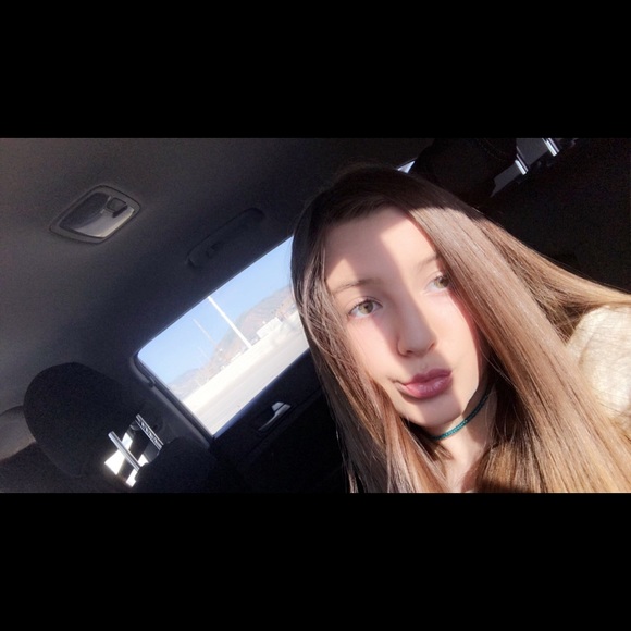 Profile Picture of Isabella Giannakopoulos (@isabellagiannak) on Poshmark