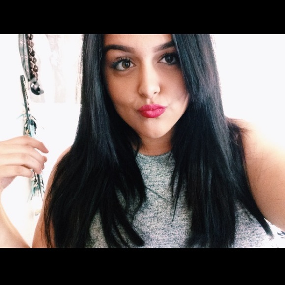Profile Picture of Renessa Caampued (@baabyness) on Poshmark