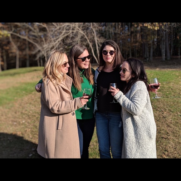 Grace Rickenbaker - Poshmark Profile Picture of Grace Rickenbaker (@gracescarlett) on Poshmark