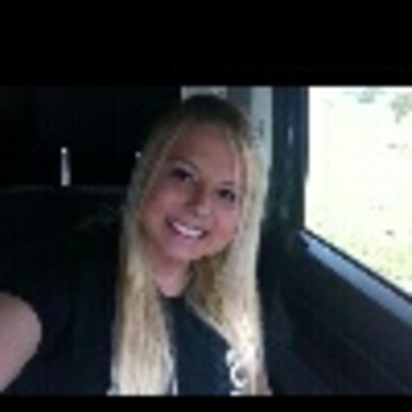 Profile Picture of Kimmi Khan (@mommykimmi) on Poshmark