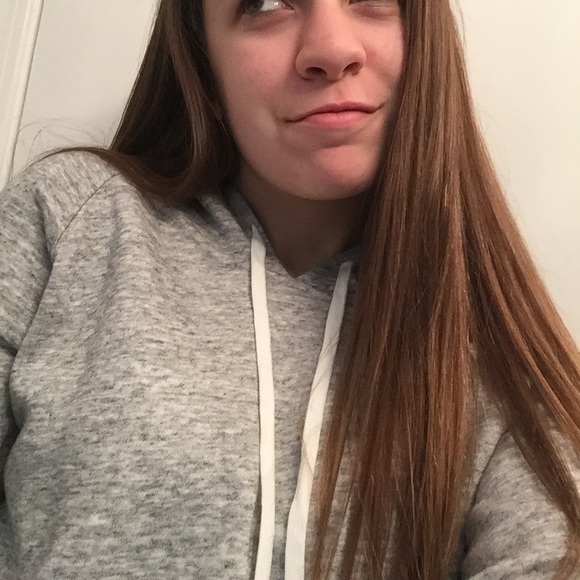 Profile Picture of Mary Ferriera (@mferrieraa) on Poshmark