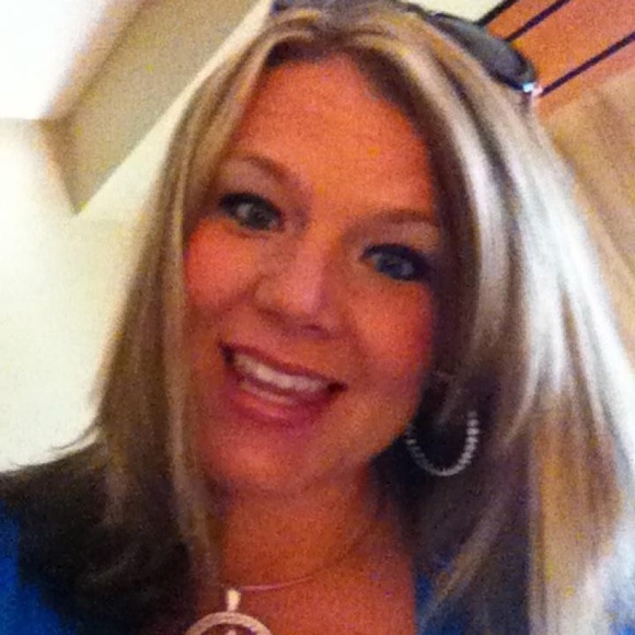 Amanda Pantier - Poshmark Profile Picture of Amanda Pantier (@spamanda) on Poshmark