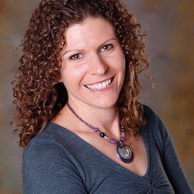 Profile Picture of Jenny Hanlon (@JHanlonAuthor) on Twitter
