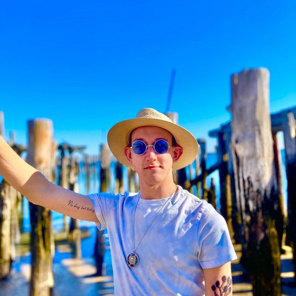 Profile Picture of Nick Osley (@ohsnapxitsnick) on Poshmark