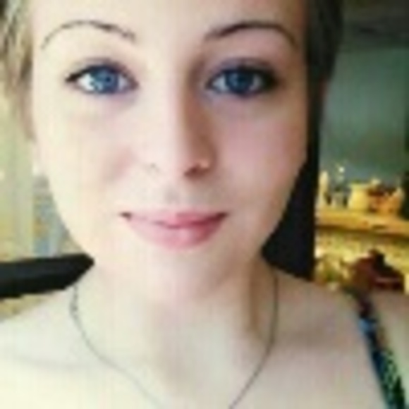 Profile Picture of Shoshanna Ochocki (@shoshanqa) on Poshmark