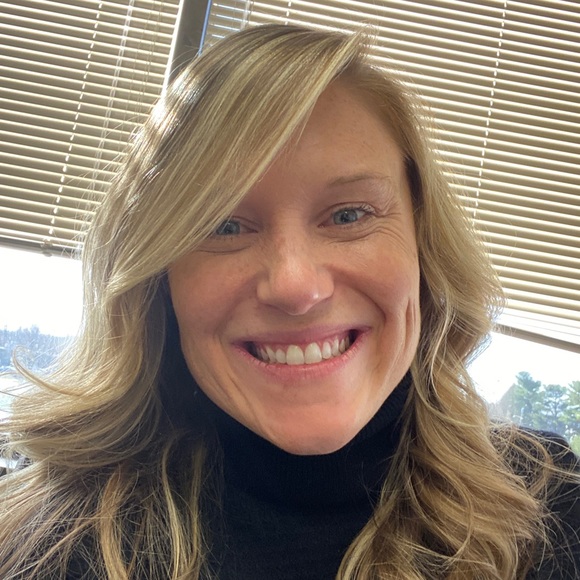 Profile Picture of Erin Schollmeyer (@elschollmeyer) on Poshmark