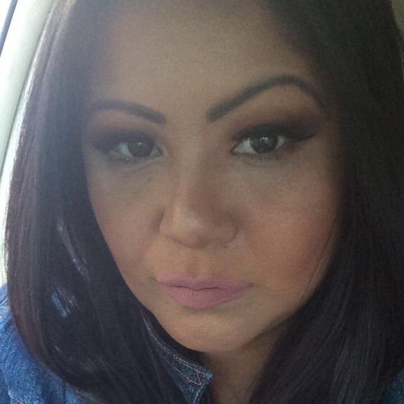 Profile Picture of Angela Moreno (@angelitamoreno) on Poshmark