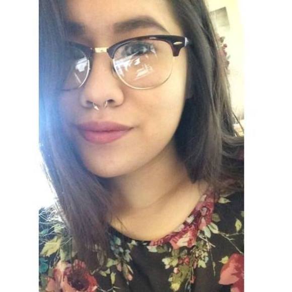 Profile Picture of Lucena Villero (@tinkinpink21) on Poshmark