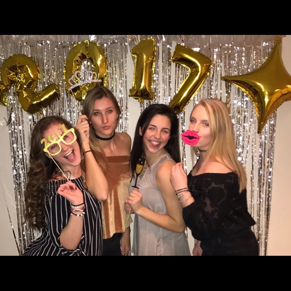 Profile Picture of Olivia Bellefeuille (@livbelle14) on Poshmark