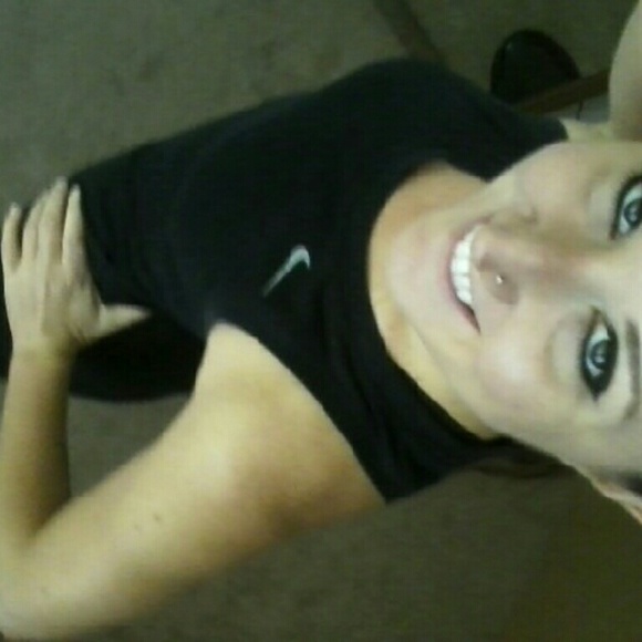 Profile Picture of Crystal Selby (@crystalmselby) on Poshmark