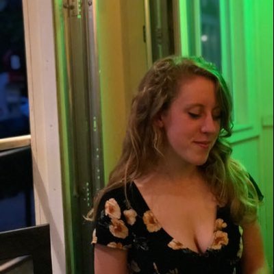Profile Picture of Iris Saunders (@slyberrytart) on Twitter