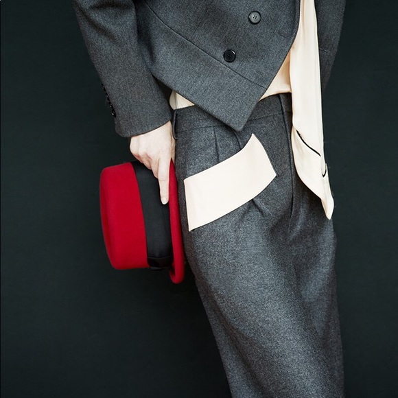 Profile Picture of M Wells (@askatec) on Poshmark