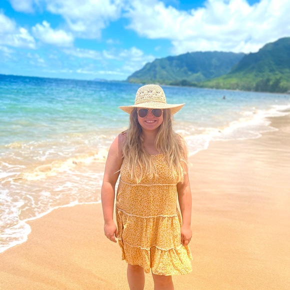 Profile Picture of Alicen Steele (@alicat_14) on Poshmark