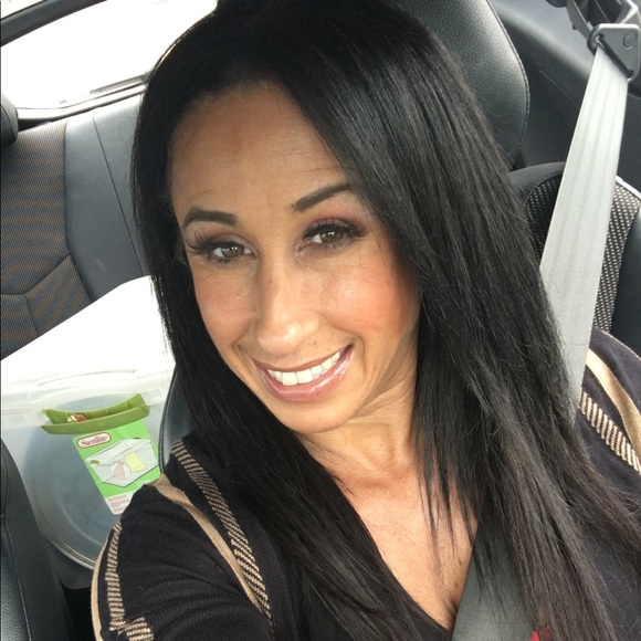 Profile Picture of Sahyli Crisafi (@sahylicrisafi) on Poshmark