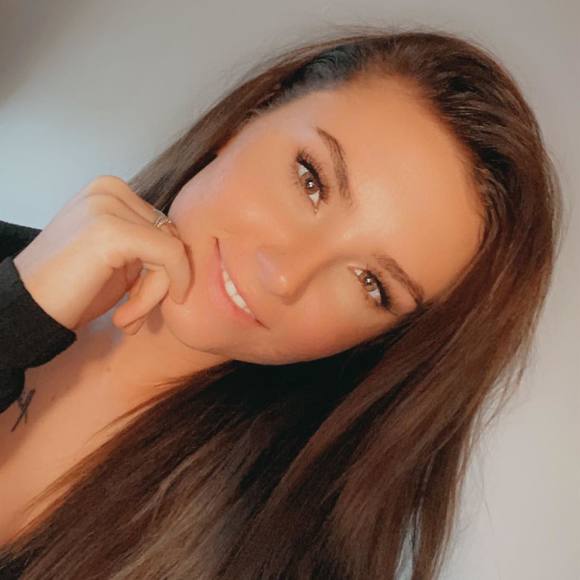 Profile Picture of Alyson Gibson (@aly_gibson_) on Poshmark