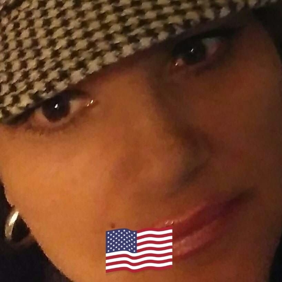 Profile Picture of Robin crosby Crosby (@robinannecrosby) on Poshmark