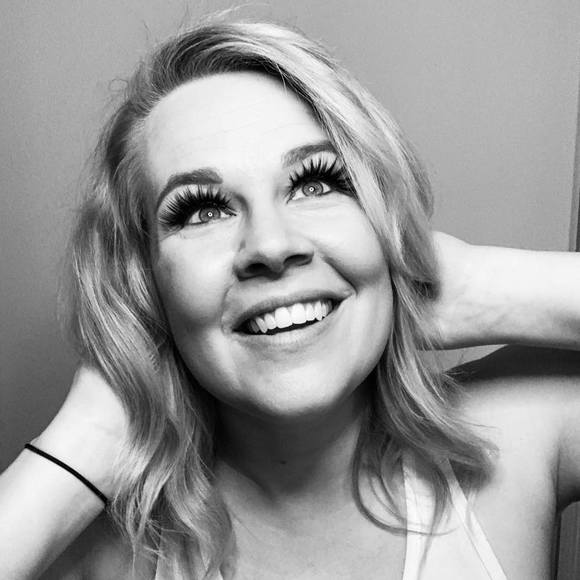 Profile Picture of Crystal Fay barancik (@cjrae) on Poshmark