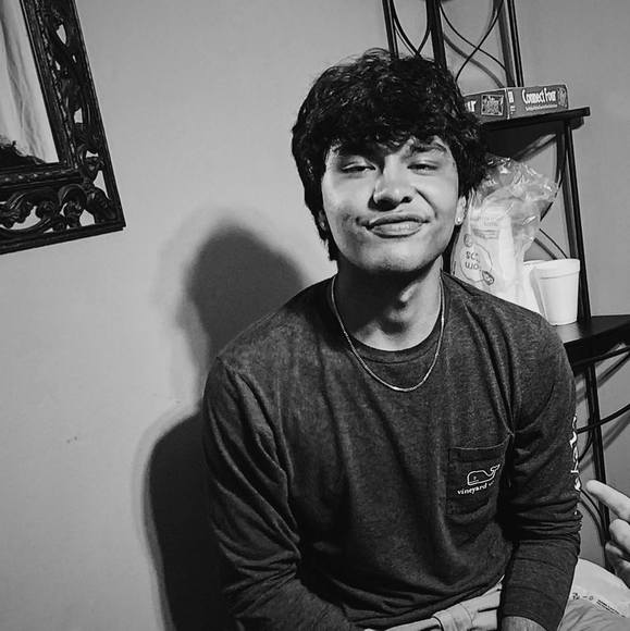 Profile Picture of Fabian Lara (@fabianlaraa) on Poshmark