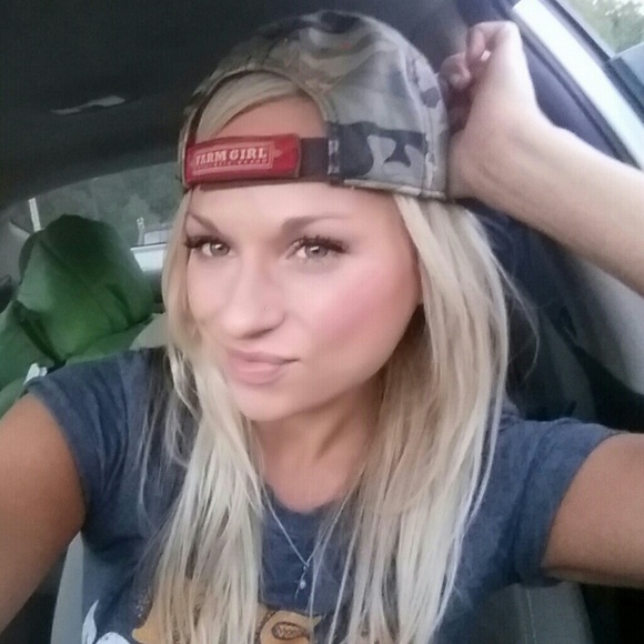 Profile Picture of Janise Lerum (@neacyj182) on Poshmark