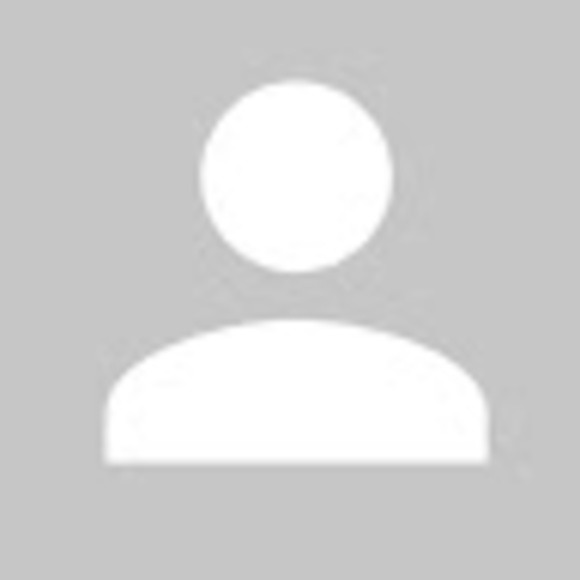 Profile Picture of Ismenia Bencosme (@bencosmeismenia) on Poshmark