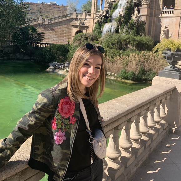 Profile Picture of Katie Mcdermott (@katiemcd84) on Poshmark
