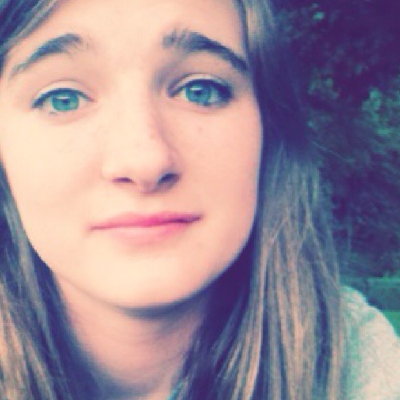 Profile Picture of Cheyanne Weaver (@chey_weaver) on Poshmark