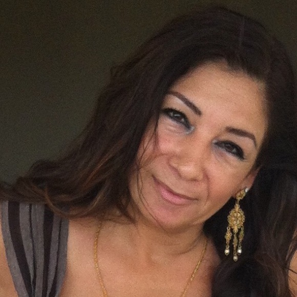 Profile Picture of Julia Rahman (@badawia1) on Poshmark
