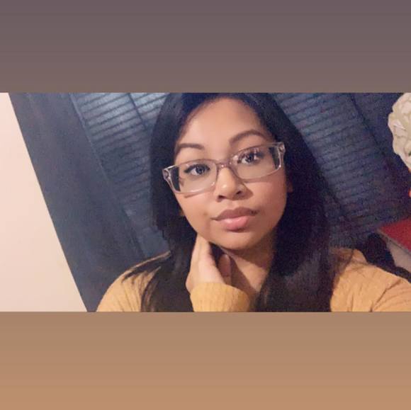 Profile Picture of Channara Khuth (@channara) on Poshmark