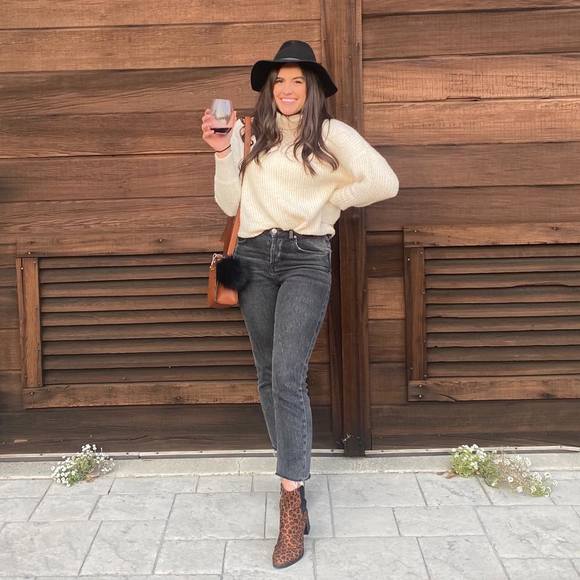 Kristen Carhart - Poshmark Profile Picture of Kristen Carhart (@kristenlee7) on Poshmark