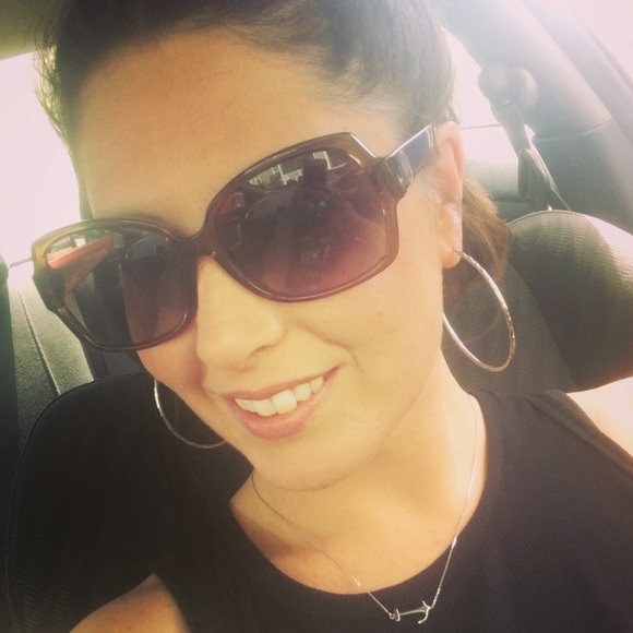 Profile Picture of Roslyn Sakowitz (@roslyn0202) on Poshmark
