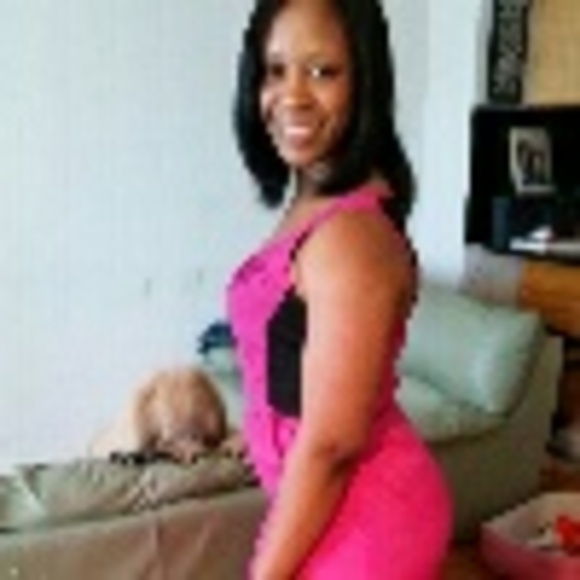 Profile Picture of Tanisha Simmons (@tanishasimmons) on Poshmark