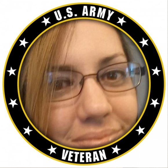 Profile Picture of Kim Underberg (@lagente76) on Poshmark