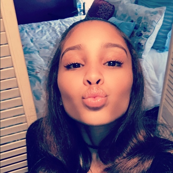 Profile Picture of Melissa Pichardo (@melissap8) on Poshmark