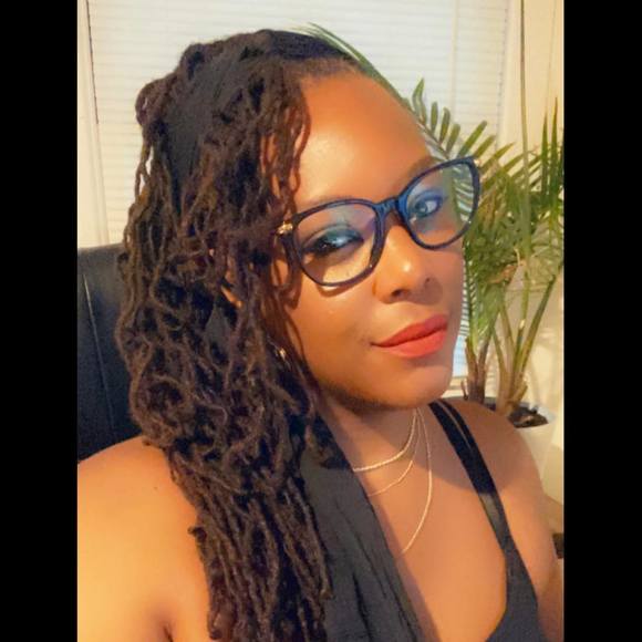 Profile Picture of Nadia Mitchell (@namitchell23) on Poshmark