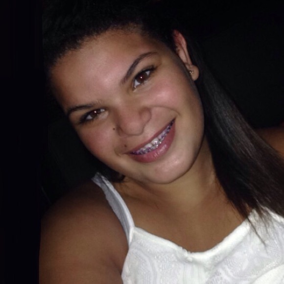 Profile Picture of Alexandra Moret (@alexandramoret) on Poshmark