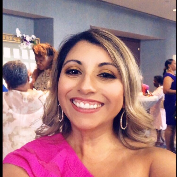 Raquel Morado - Poshmark Profile Picture of Raquel Morado (@raquel_reyna22) on Poshmark