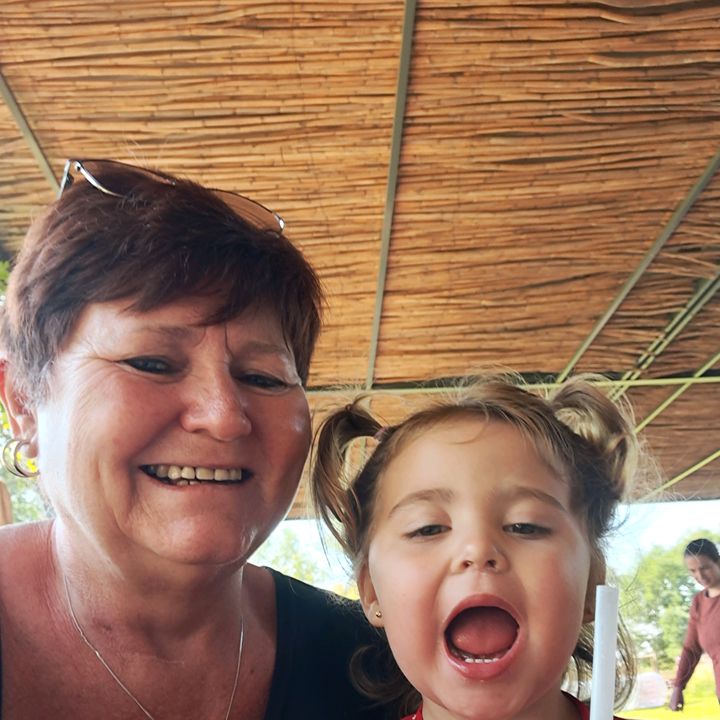 Profile Picture of Amanda (@amandaloggenberg) on Tiktok