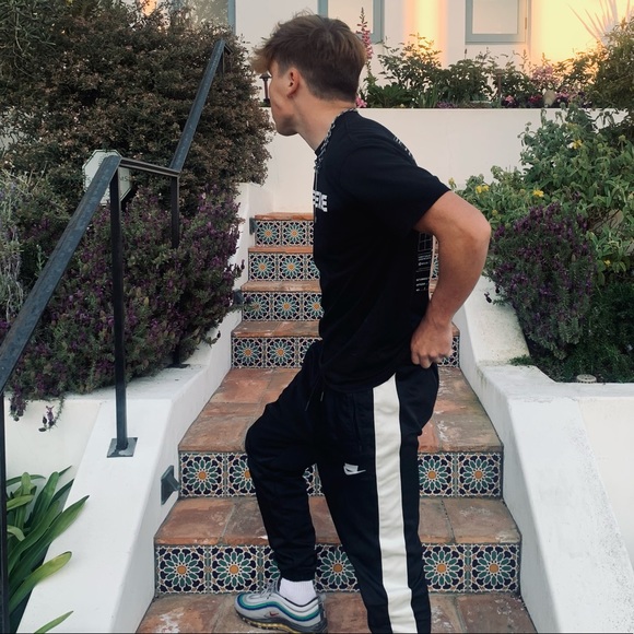 Profile Picture of James Riker (@jamesriker) on Poshmark