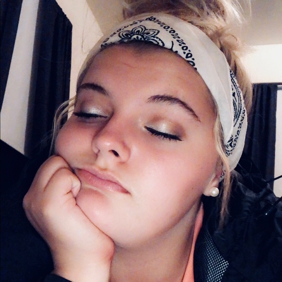 Profile Picture of Hope Perkins (@hopelperkins000) on Poshmark