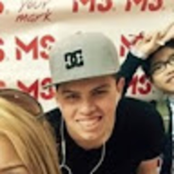 Michael Al - Poshmark Profile Picture of Michael Al (@feras98alhasan) on Poshmark