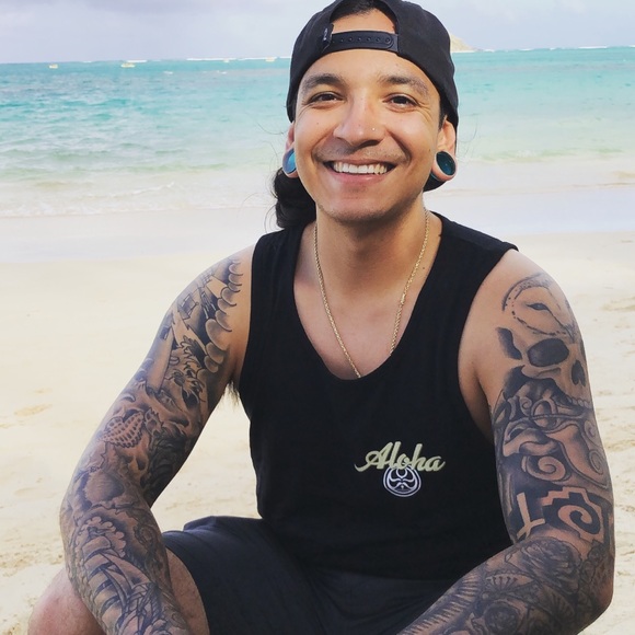 Profile Picture of Jonathan Barrios (@jonb28) on Poshmark