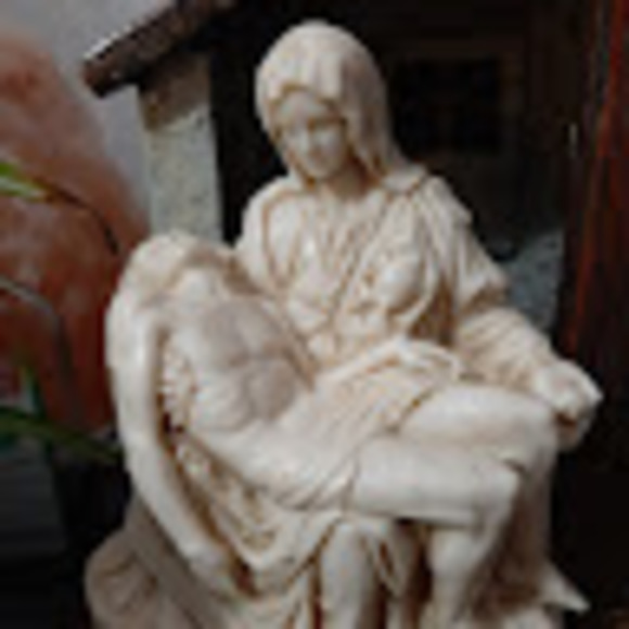 Profile Picture of Mommy Romey (@romesweetrome) on Poshmark