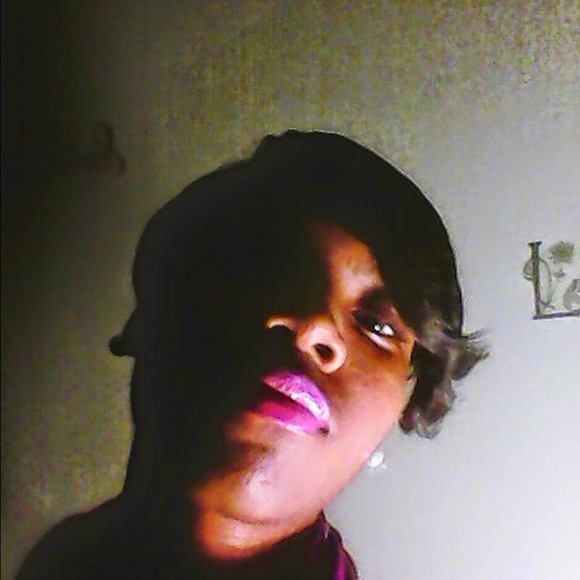 Profile Picture of Anjene Cates (@khyalepooh) on Poshmark