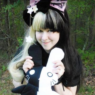 Profile Picture of Elizabeth Lloyd (@@RollinPinOfDoom) on Twitter